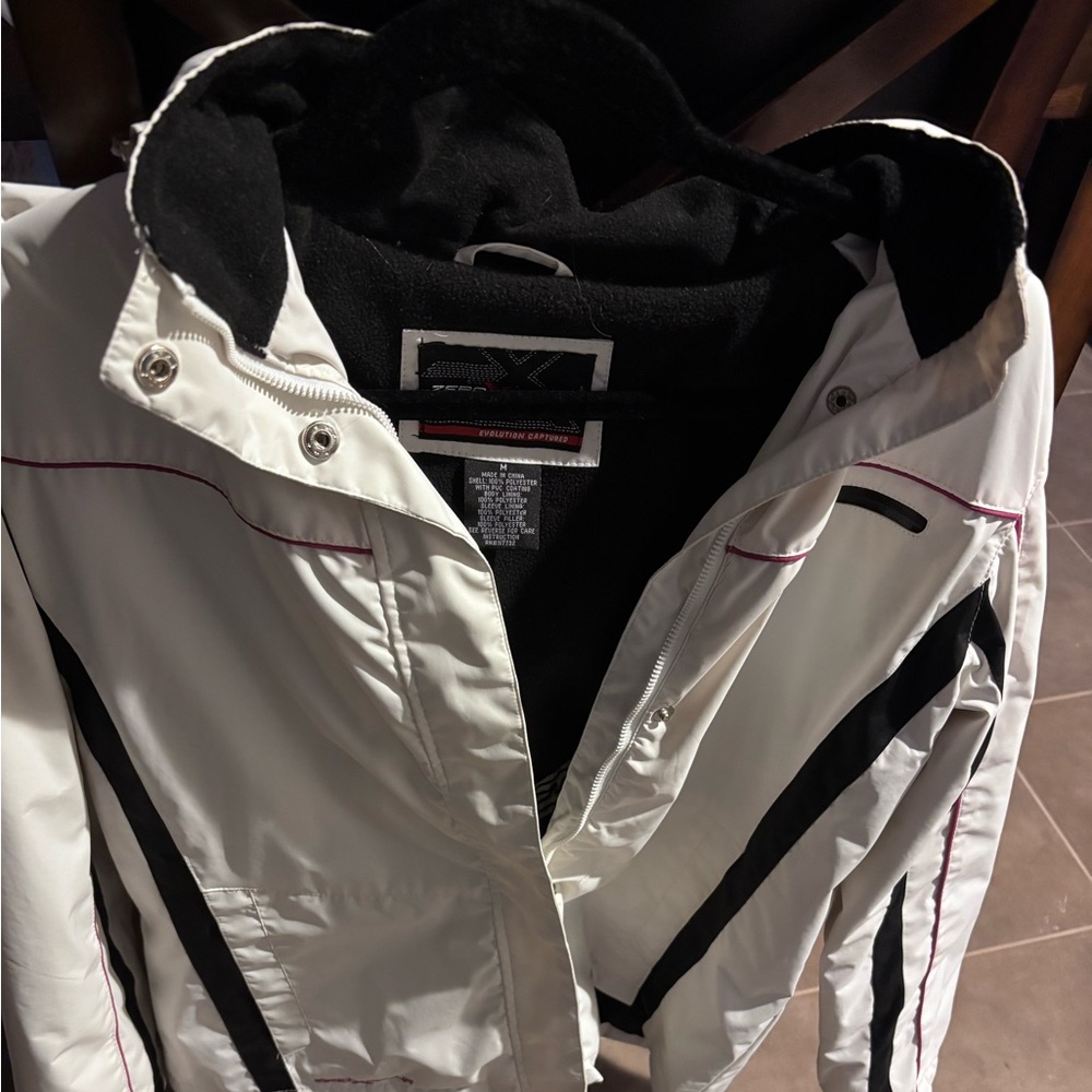 ZeroXposur Women's White and Black Ski Jacket size medium